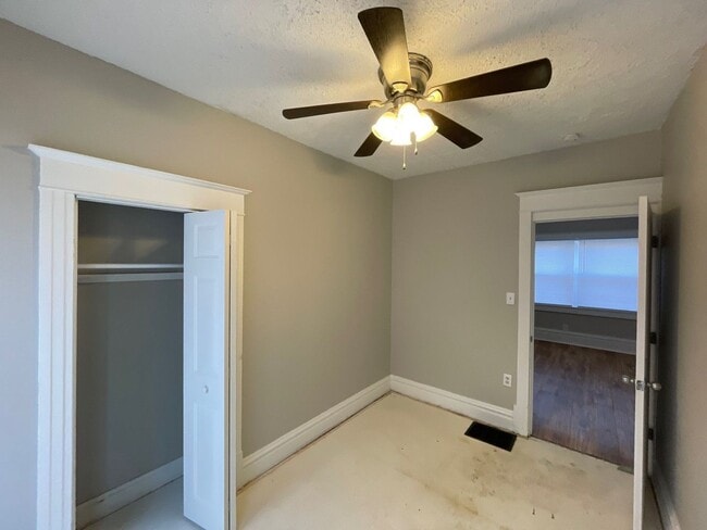 Building Photo - 3 Bedroom 1 Bathroom Home