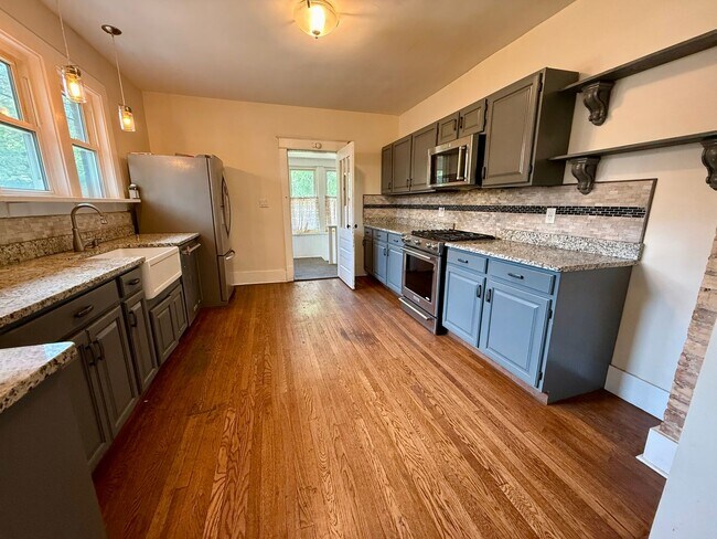 Building Photo - Spacious 4-Bedroom Home with Fenced Yard &...
