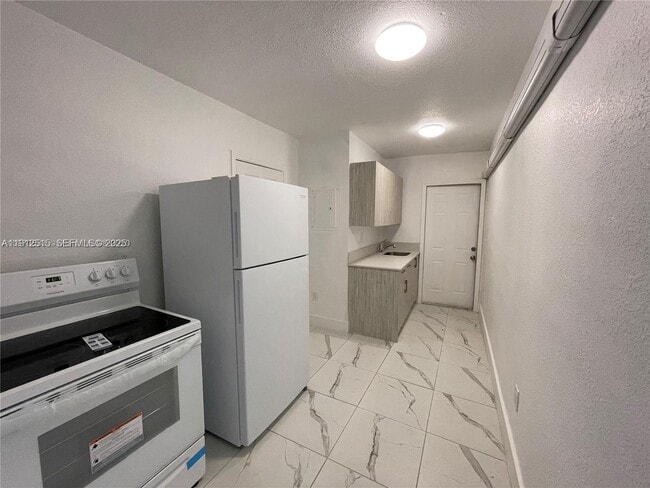 Building Photo - 1652 Madison St