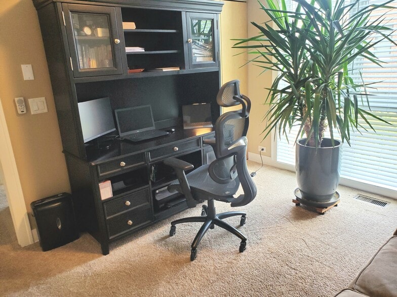 Office Desk - 1105 Mayberry Plaza