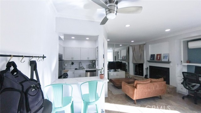 Building Photo - 2575 E 19th St