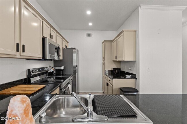 Building Photo - 7009 E Acoma Dr