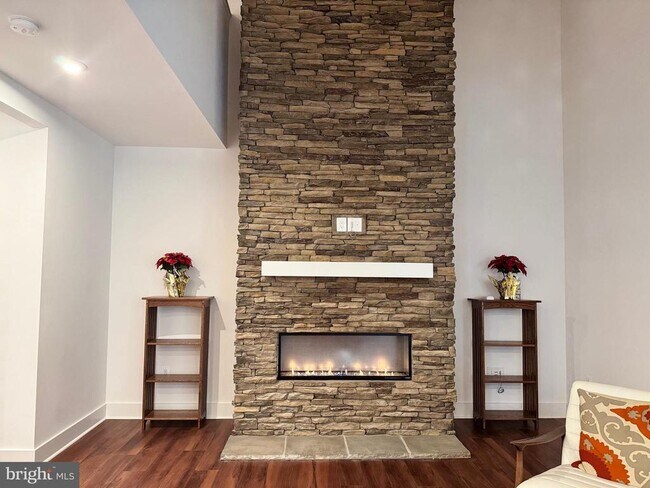 Building Photo - 8708 Southrun Ct