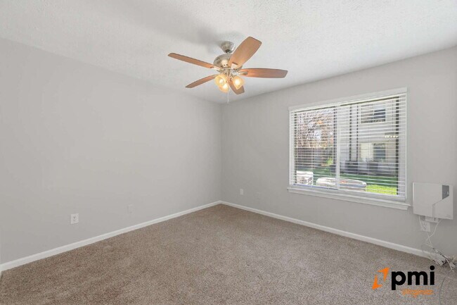 Building Photo - GATED COMMUNITY FULLY RENOVATED 1 BED 1 BATH WITH BALCONY AND POOL FOR RENT IN HAMPTON!