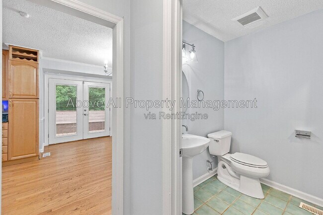 Building Photo - 207 Bay Dr