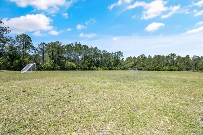 Building Photo - Beautifully Maintained home in Pool Community!