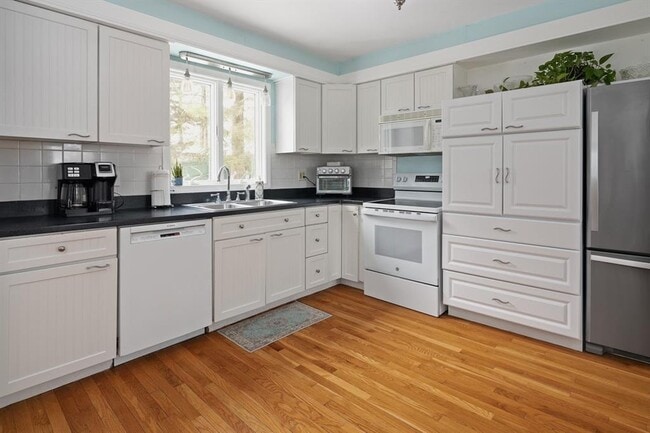 Building Photo - 46 Bowden Ave