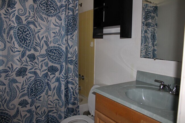 Building Photo - A charming 2-bedroom, 2-bathroom home located in the vibrant community of Spring Hill