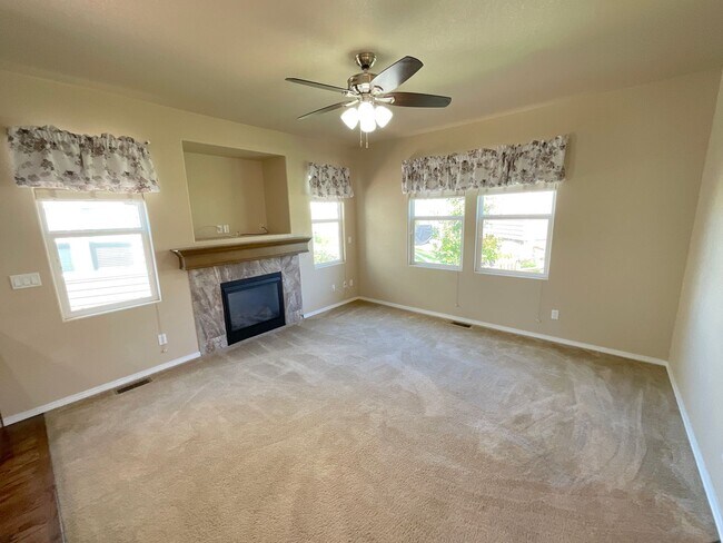 Building Photo - 4 Bedroom Home Available Near Voyager Pkwy...