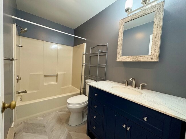 Building Photo - 3 Bedroom 1.5 Bathroom in Elizabethtown!