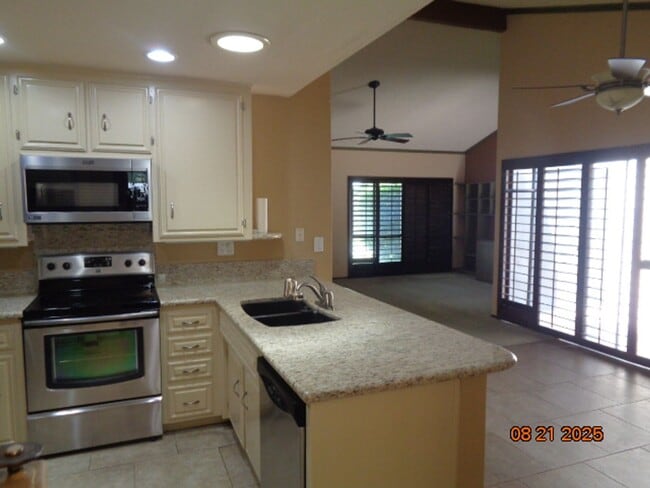 Building Photo - Rare One-Story Condo in College Terrace
