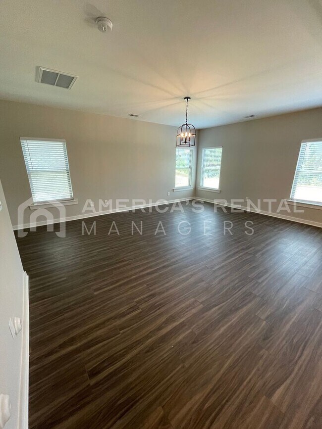 Building Photo - 298 Shiloh Creek Dr