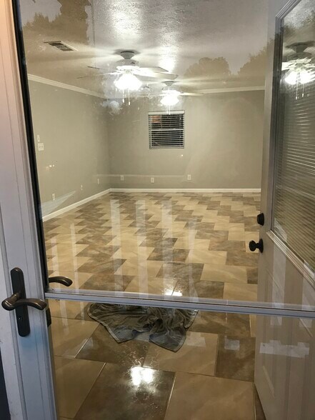 Building Photo - 3620 Mirror Ct