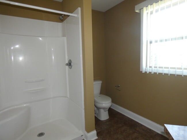 Building Photo - 627 N Edgemere Dr
