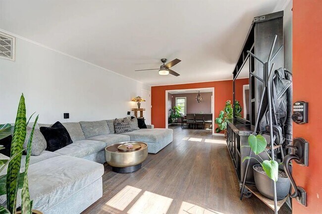 Building Photo - 3801 NW 25th St