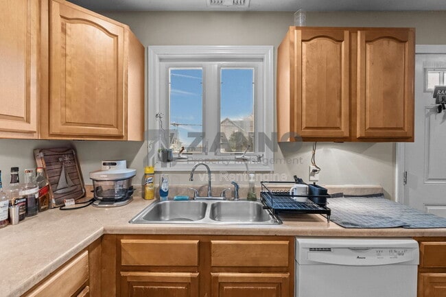 Building Photo - 498 Park Ave