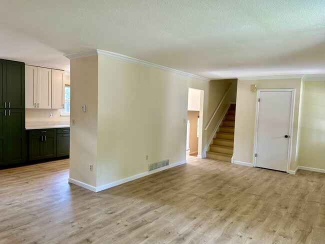 Building Photo - 4902 E Davies Dr