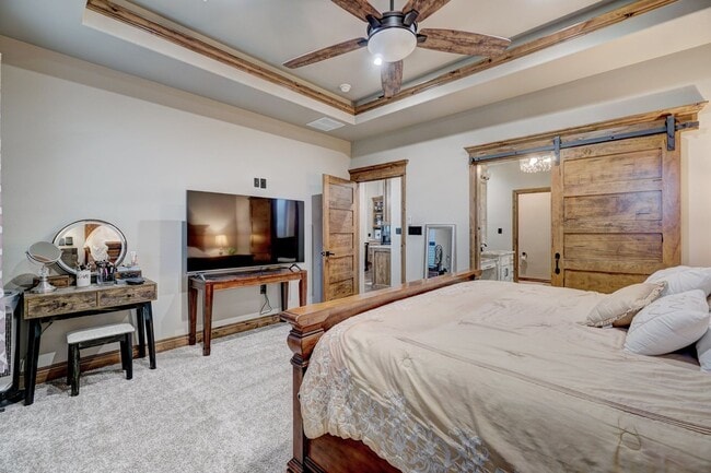 Building Photo - 4009 NE Realtree Dr