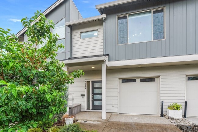 Building Photo - Beautiful 3 Bed, 2.5 Bath Rental Home in H...