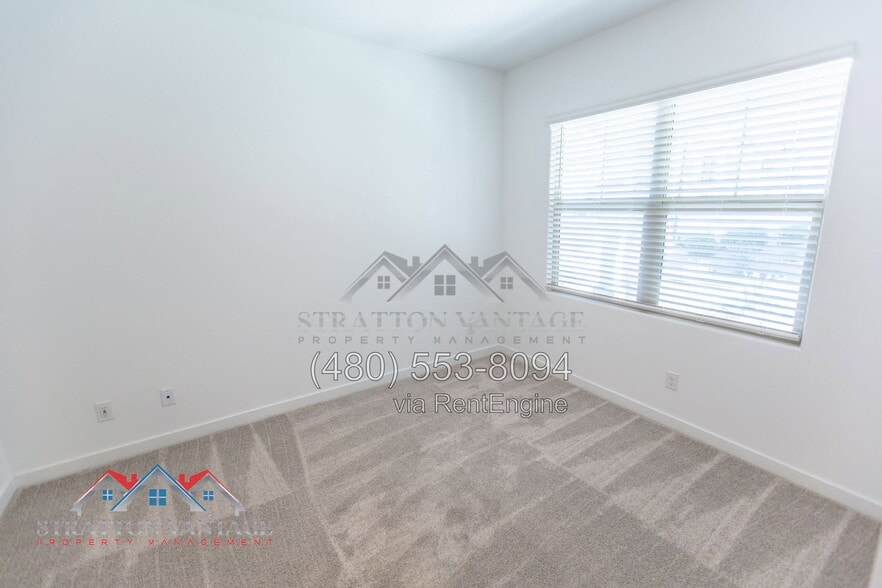 Building Photo - 4029 E Amoroso Dr