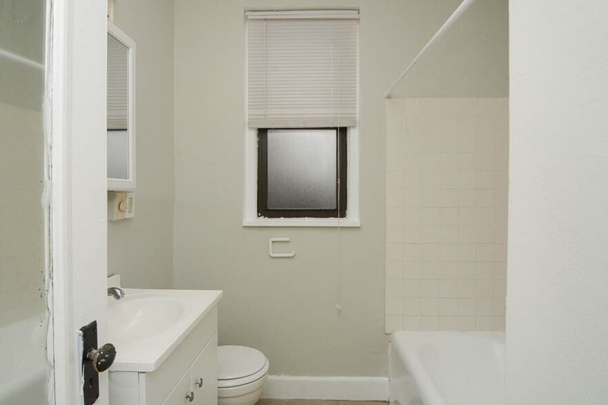 Building Photo - 3832 N Fremont St