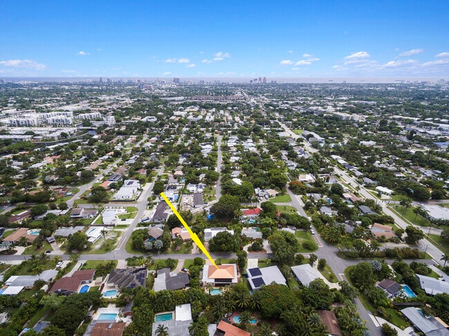 Building Photo - 2701 NE 2nd Ave