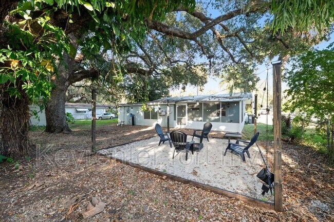 Building Photo - 236 Delray Ave