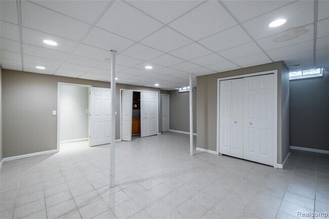 Building Photo - 1250 Walloon Way