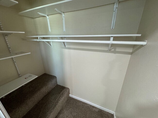 Building Photo - 2 Bedroom/1.5 Bathroom Townhouse Available in Union City!!