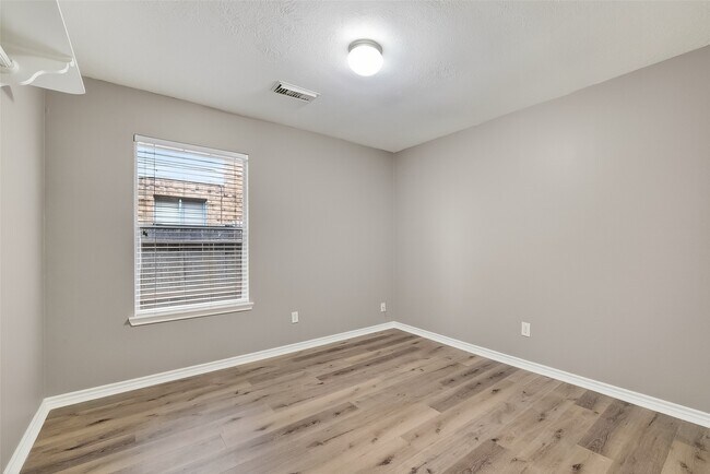 Building Photo - 1707 Bonnie Lea Ln