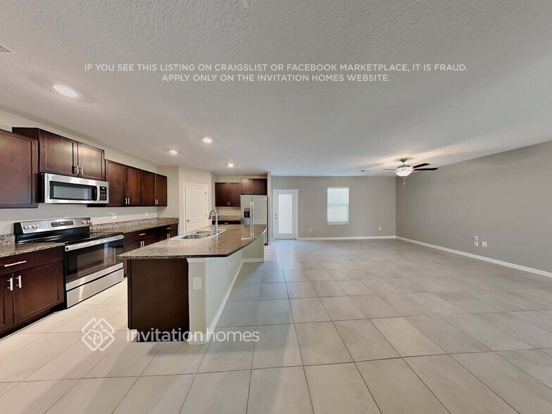 Building Photo - 2228 Jungle Dr