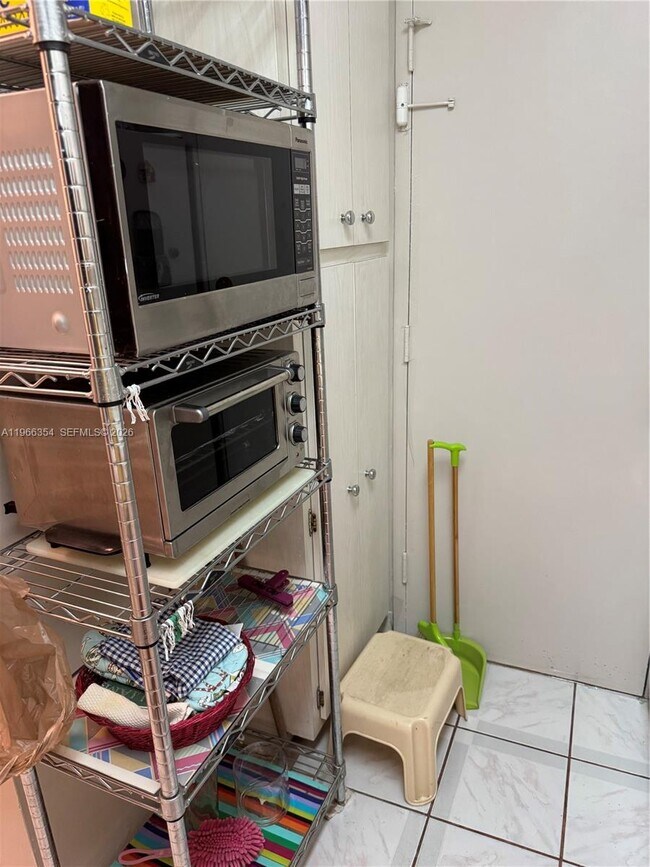 Building Photo - 2899 Collins Ave