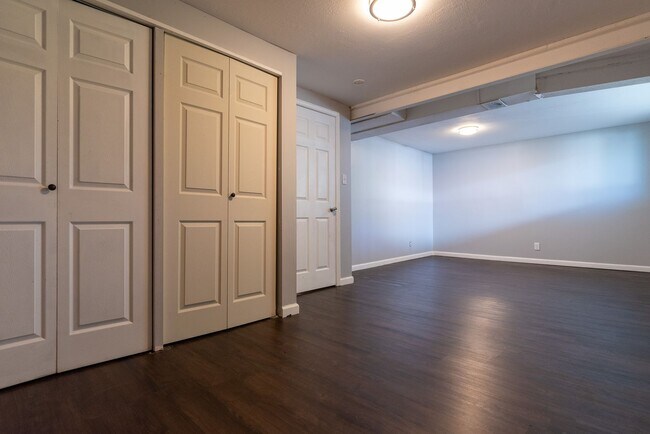 Building Photo - This charming 5-bedroom, 2-bathroom home is available for $2,000/month.