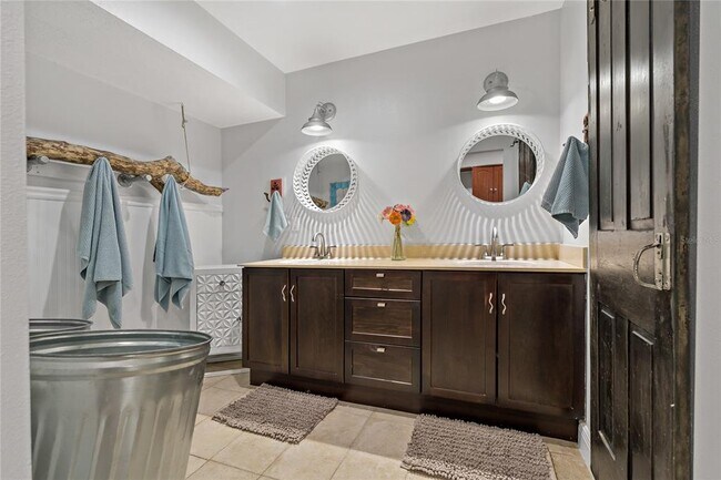 Building Photo - 808 Rustic Oaks Dr