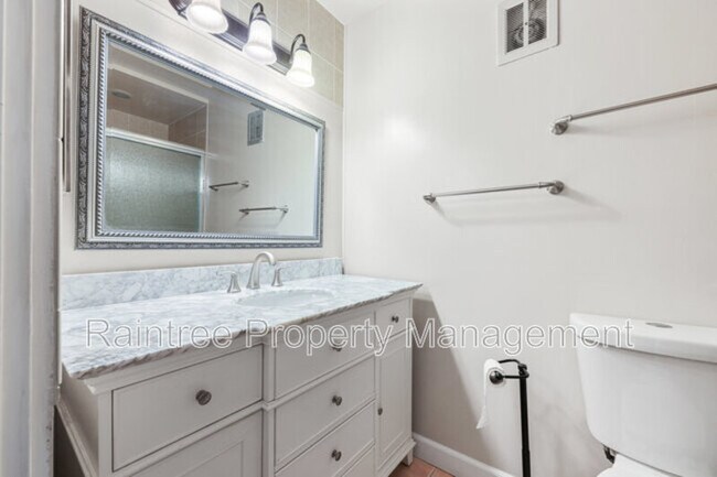 Building Photo - 620 W Solana Cir