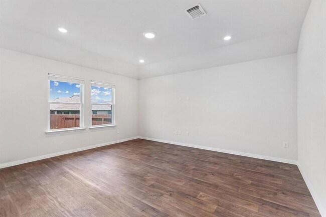 Building Photo - 21020 Price Daniel Dr