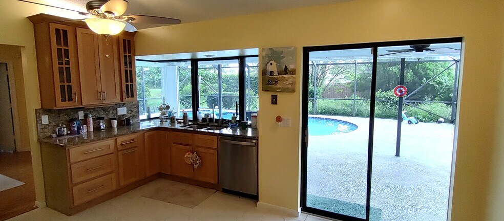 Building Photo - 1132 SE Oriental Ave