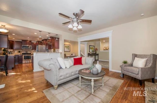 Building Photo - Gorgeous Updated Home in the Heart of Eagl...