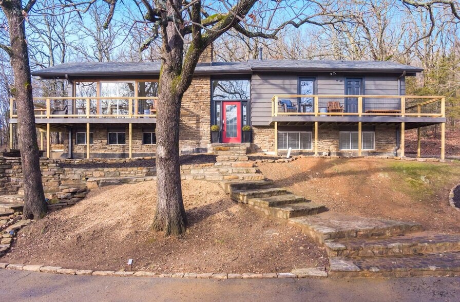 Building Photo - 1232 S Dinsmore Trail