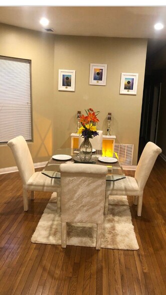 Primary Photo - 6630 S Ingleside Ave