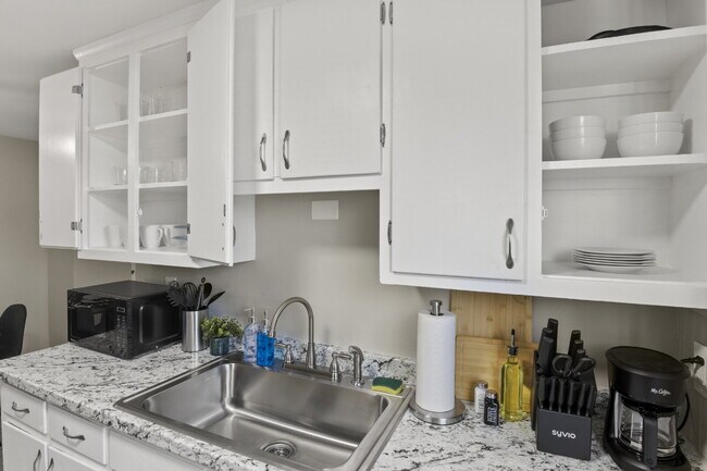 Building Photo - Furnished 2-Bedroom Apartment Minutes from Highmark Stadium