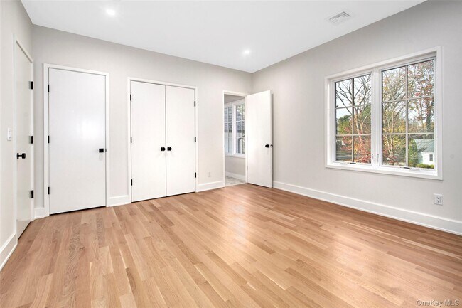 Building Photo - 2 Myrtledale Rd