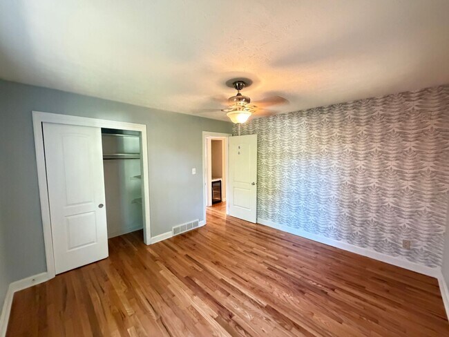 Building Photo - The 3 Bedroom In St. Matthews You've Been Looking For!