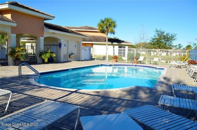 Building Photo - 812 Middleton Dr SW