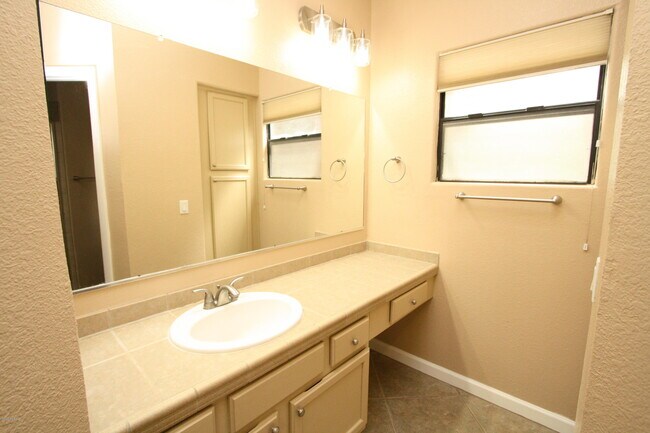 Building Photo - 6655 N Canyon Crest Dr