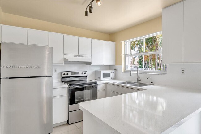 Building Photo - 6427 SW 132nd Ct Cir