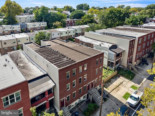 Building Photo - 1240 S 45th St