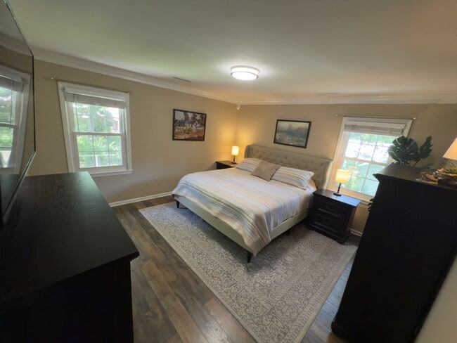 Building Photo - 989 Colonial Dr
