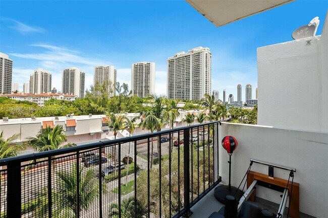 Building Photo - $2,300 3642 NE 171st st #506