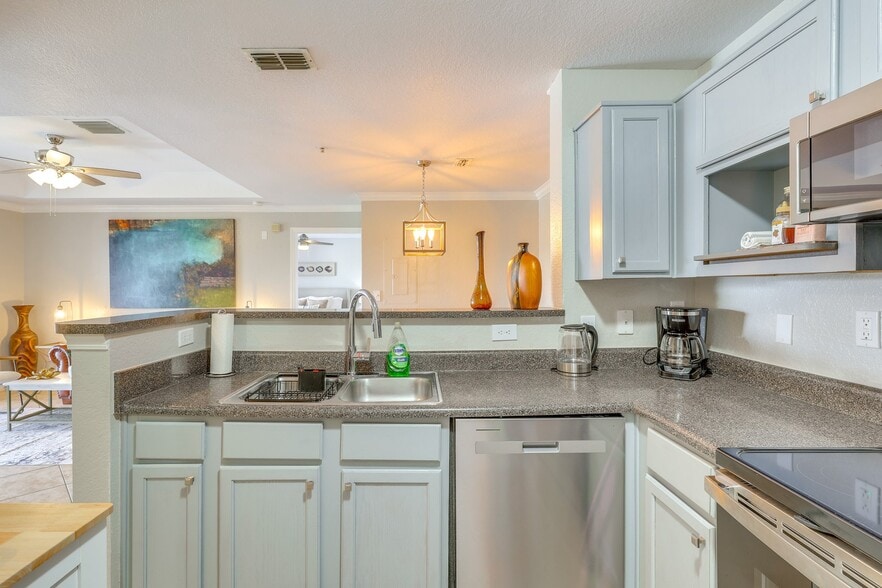 Building Photo - 3725 Castle Pines Ln